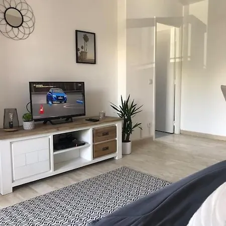 Appartement Location Saisonnière 2 P Antibes-piscine-climatisation-terrasse Au Calme *
