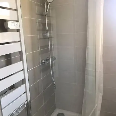 Location Saisonnière 2 P Antibes-piscine-climatisation-terrasse Au Calme Appartement *