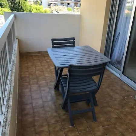 Location Saisonnière 2 P Antibes-piscine-climatisation-terrasse Au Calme