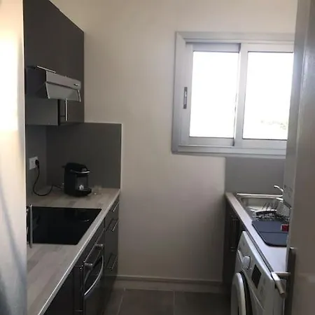 Location Saisonnière 2 P Antibes-piscine-climatisation-terrasse Au Calme Appartement Antibes